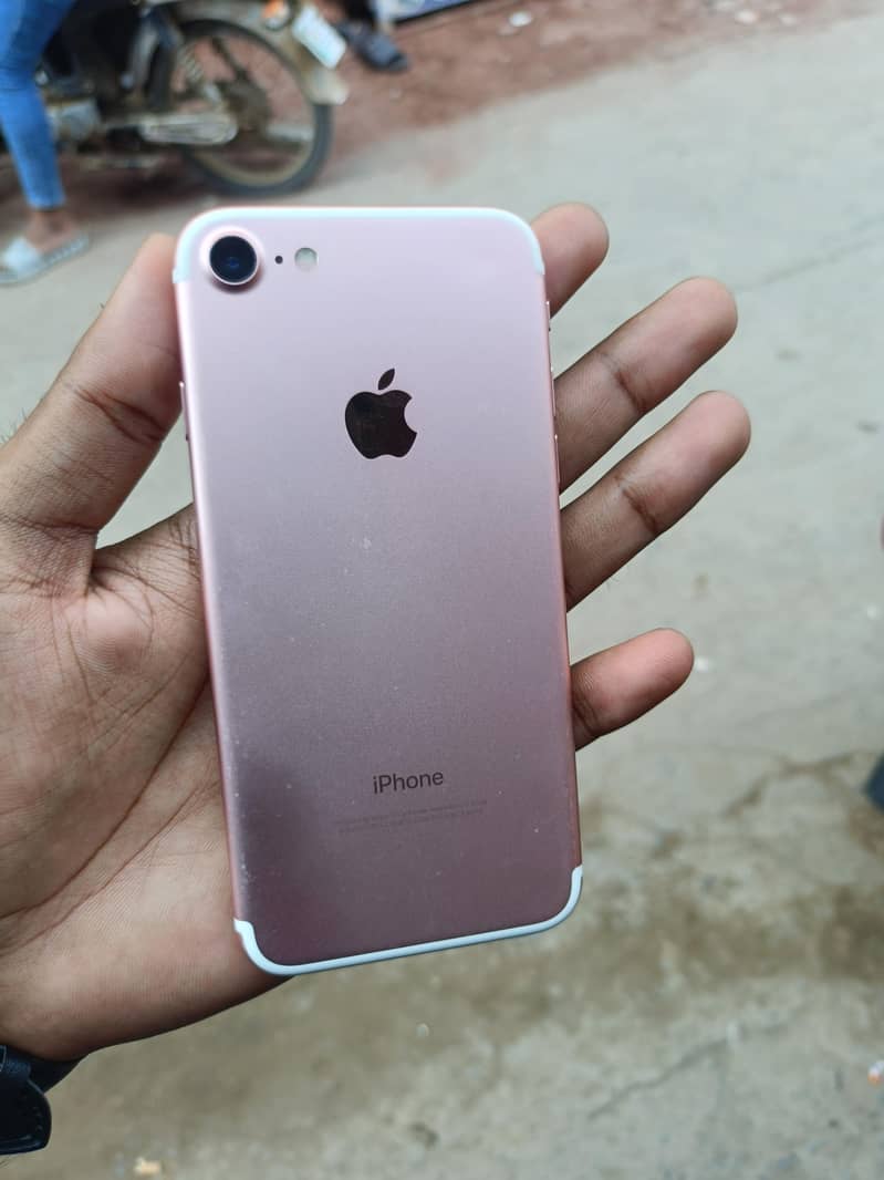 Apple iPhone 7 0