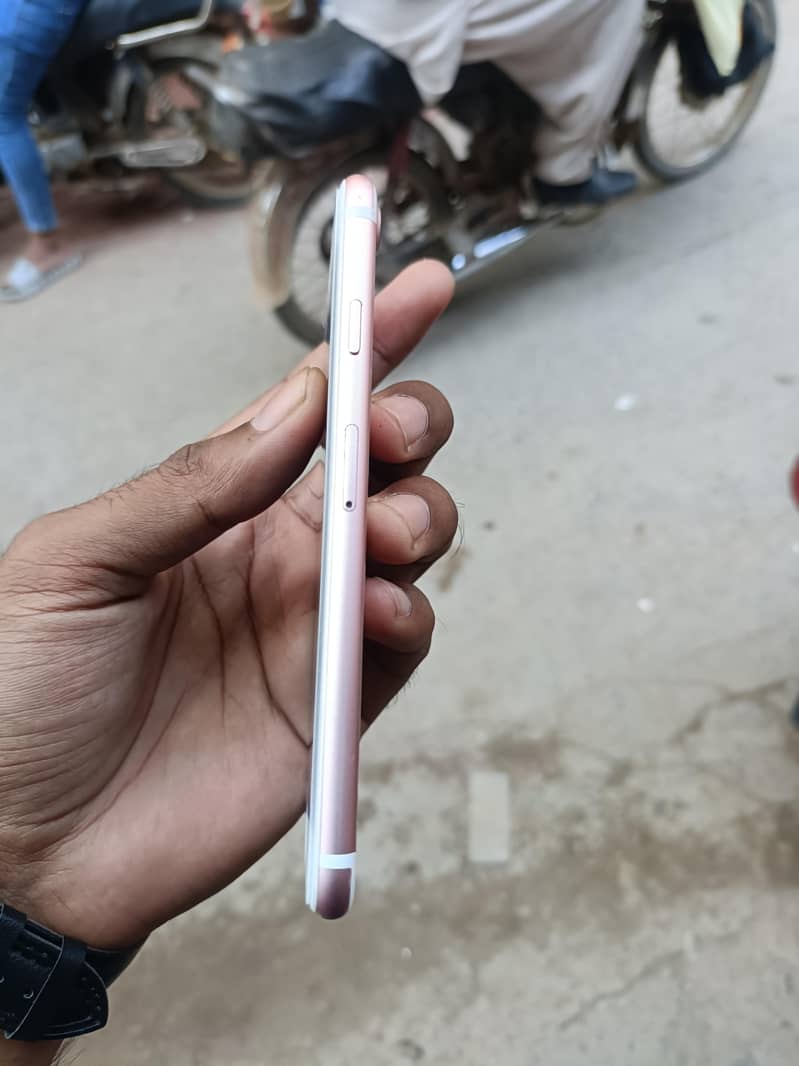 Apple iPhone 7 1