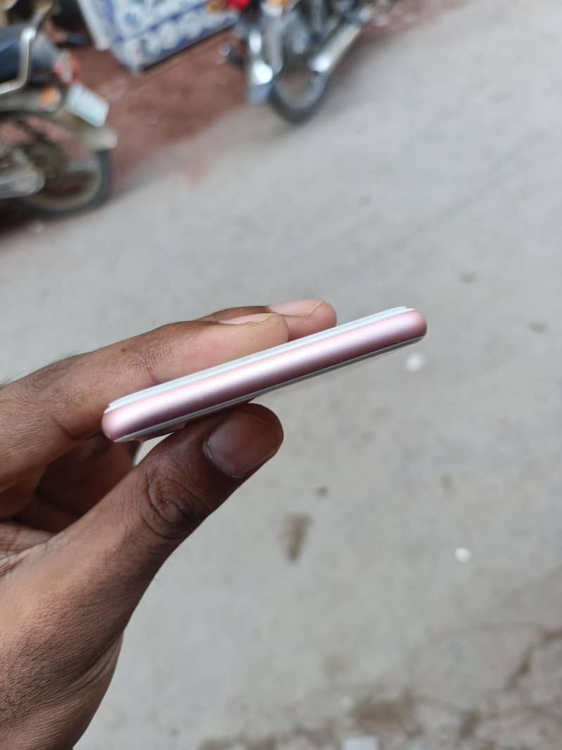 Apple iPhone 7 2