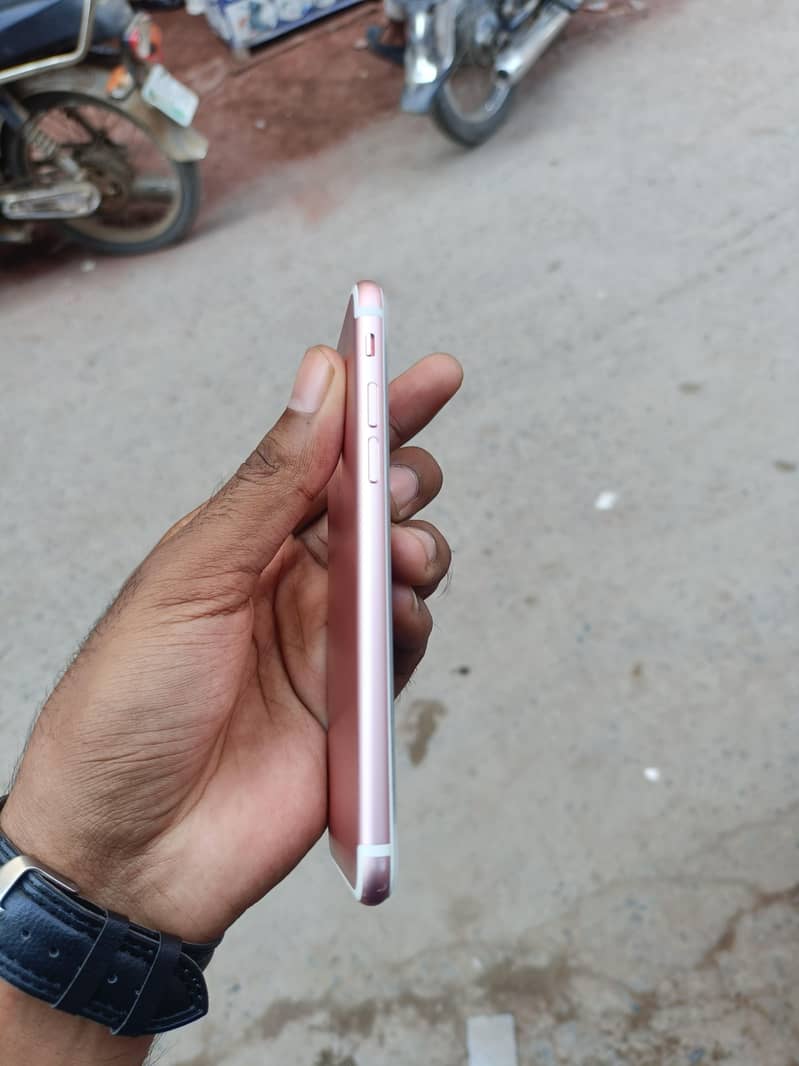 Apple iPhone 7 3