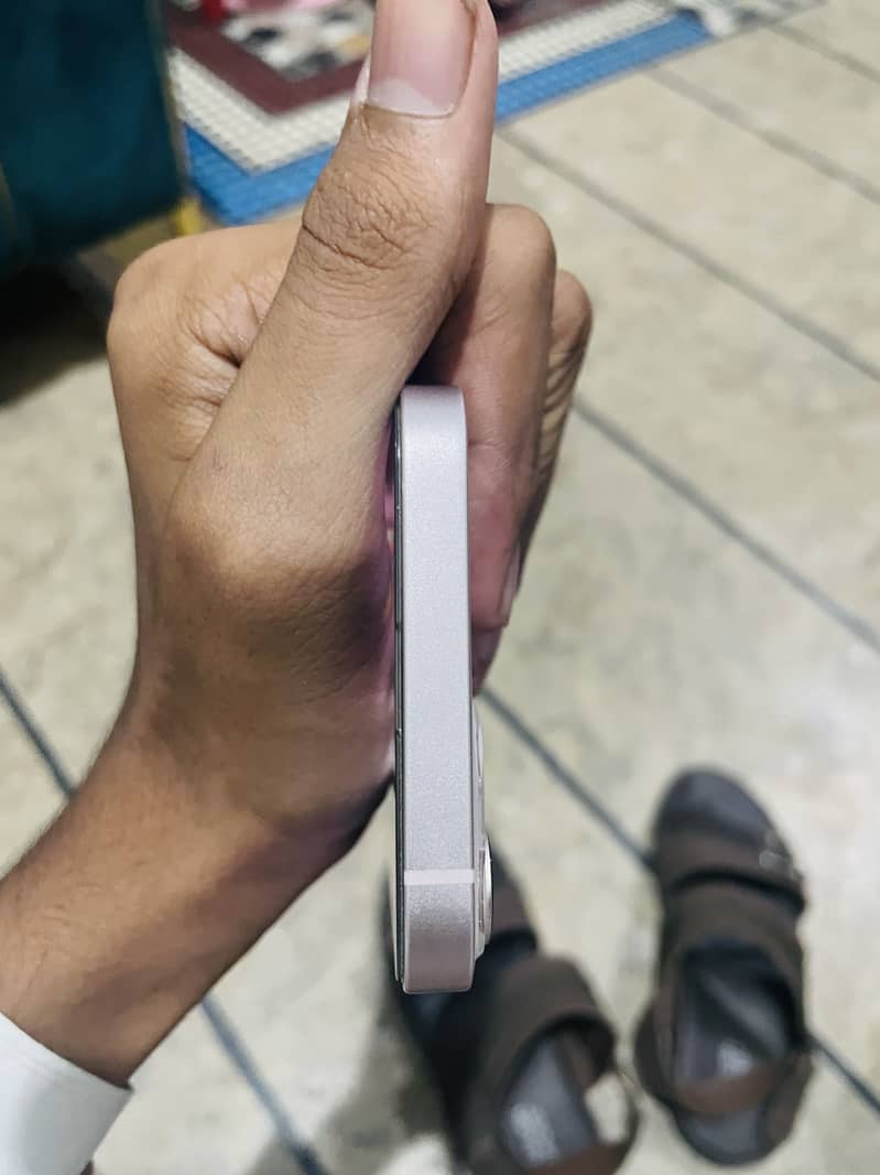 Apple iPhone 13 0
