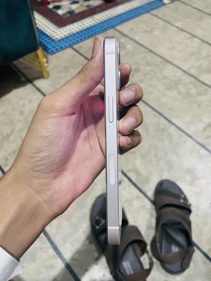 Apple iPhone 13 1