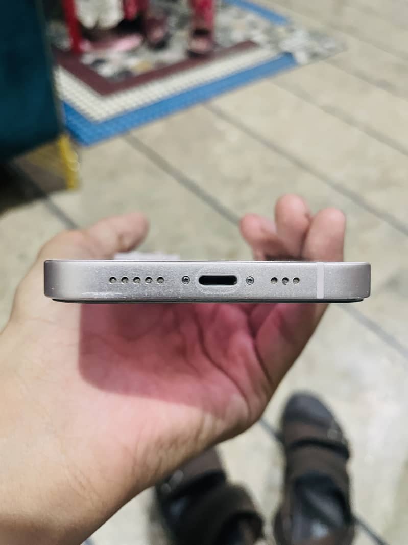 Apple iPhone 13 4