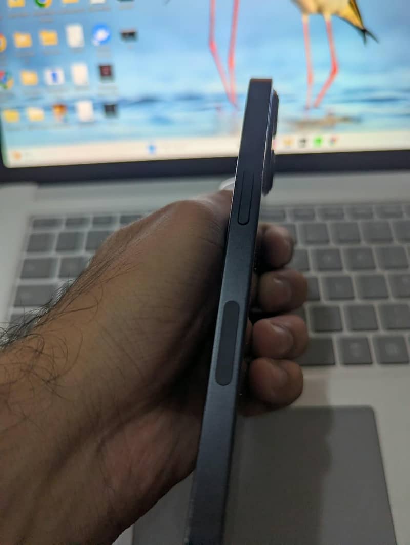 Apple iPhone 13 5
