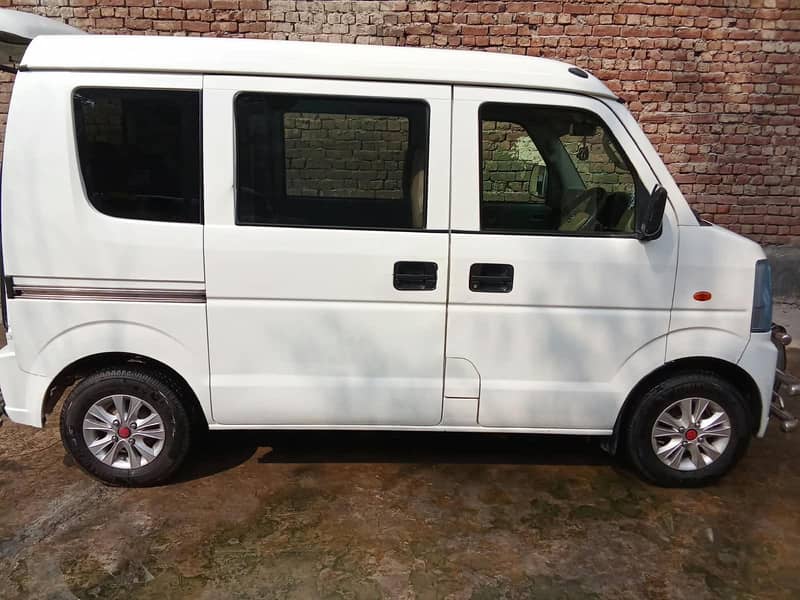Mazda Azwagon 2010 13