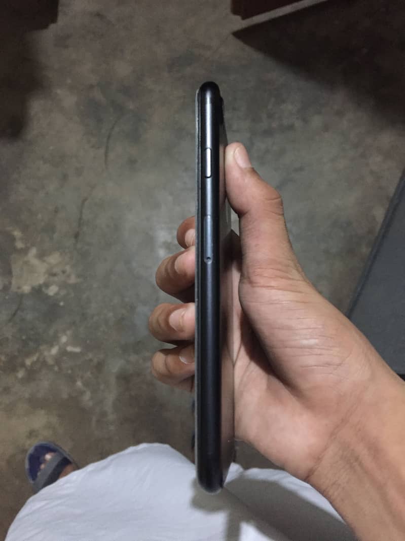 Apple iPhone 7 0