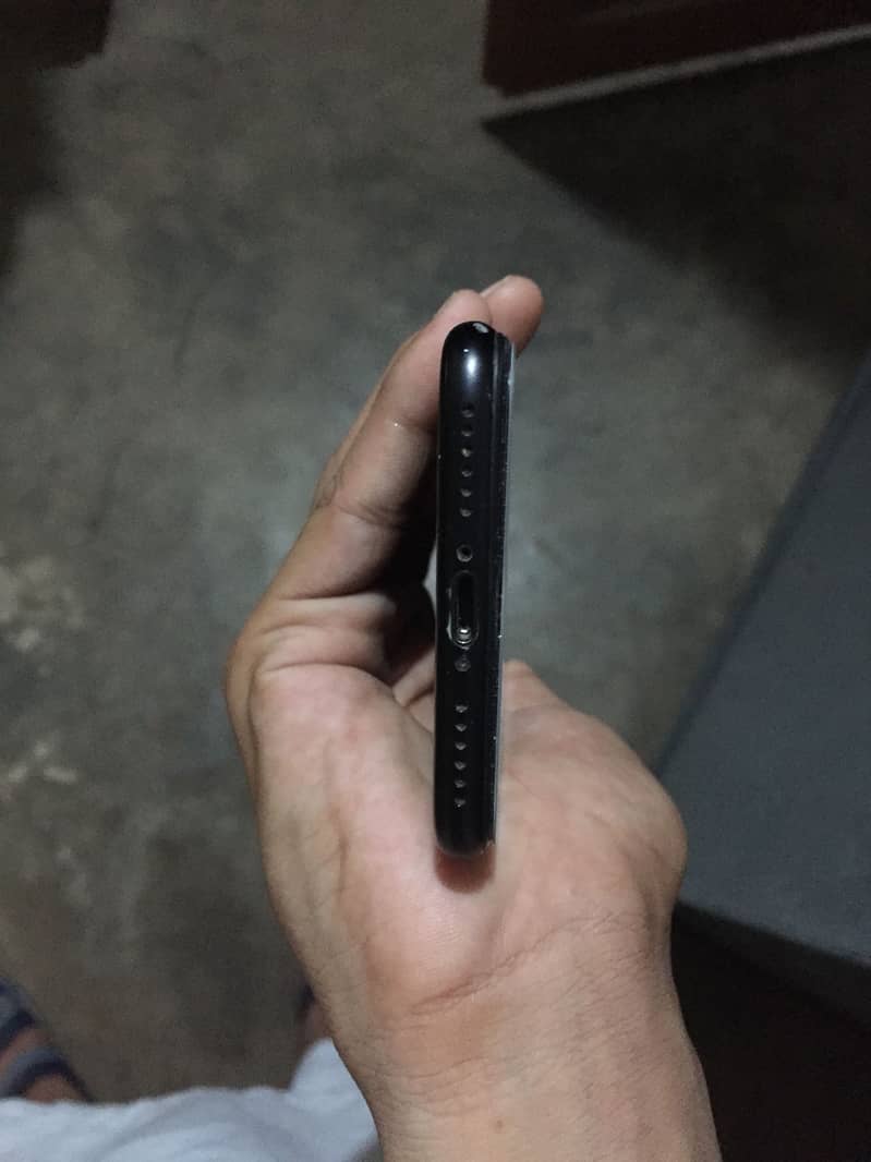 Apple iPhone 7 3