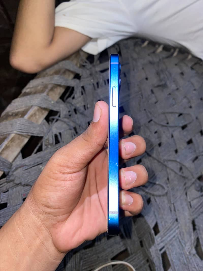Apple iPhone 12 2