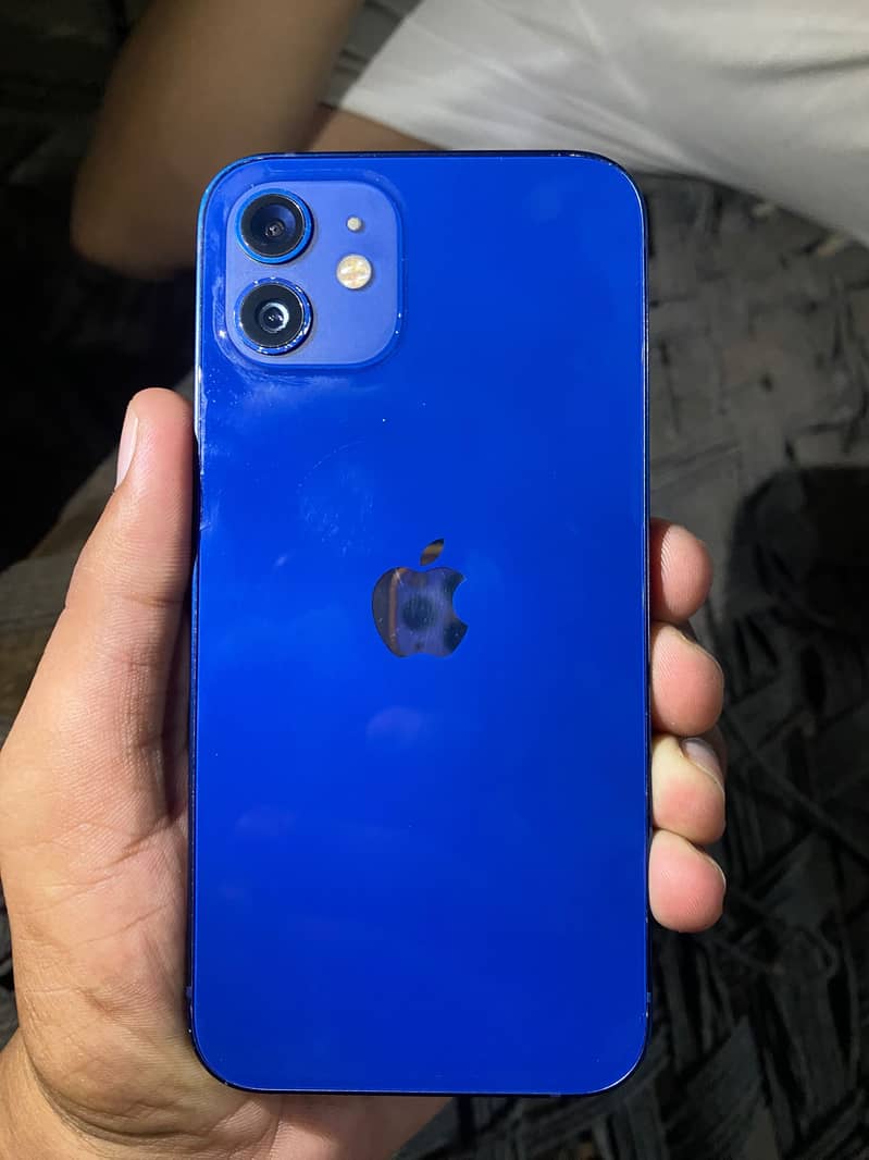 Apple iPhone 12 4