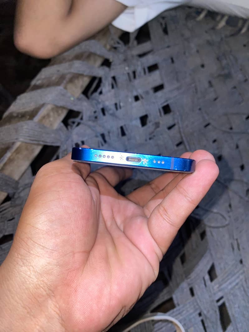 Apple iPhone 12 6