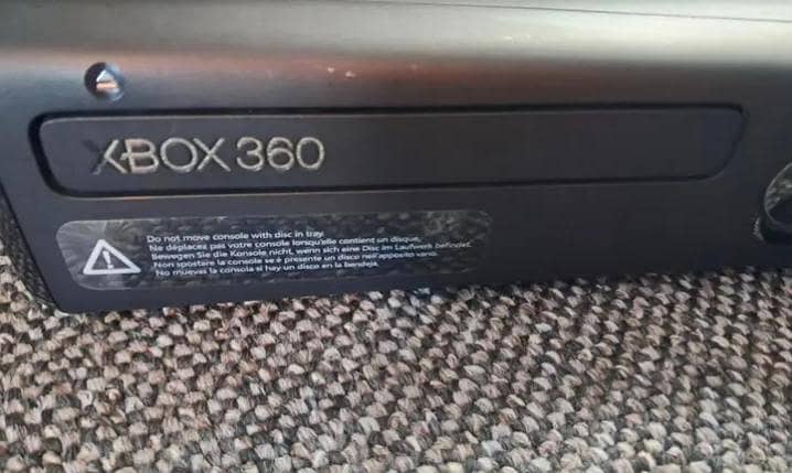 XBOX 360 Slim (2 Controller + Kinect) 1