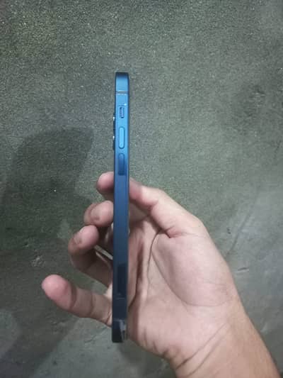 Apple iPhone 12