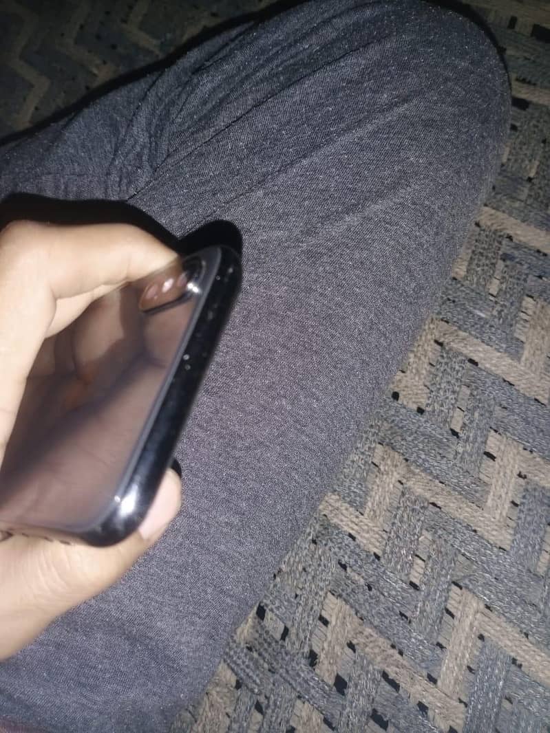 Apple iPhone X 4