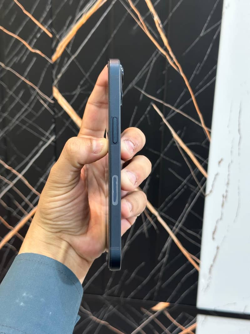 Apple iPhone 13 4