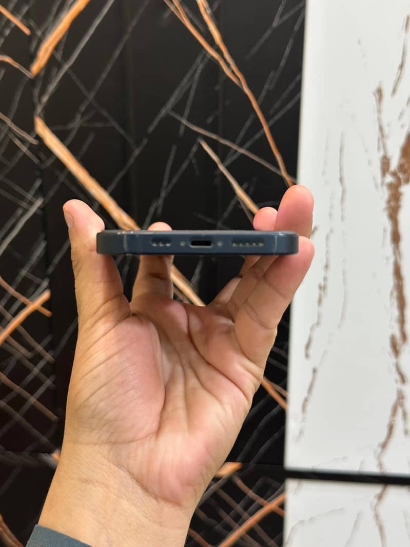 Apple iPhone 13 7