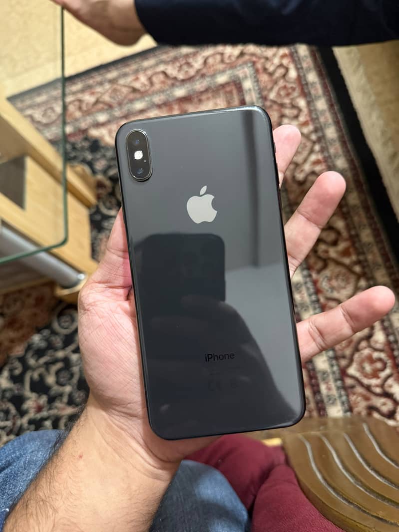Apple iPhone XS Max 0