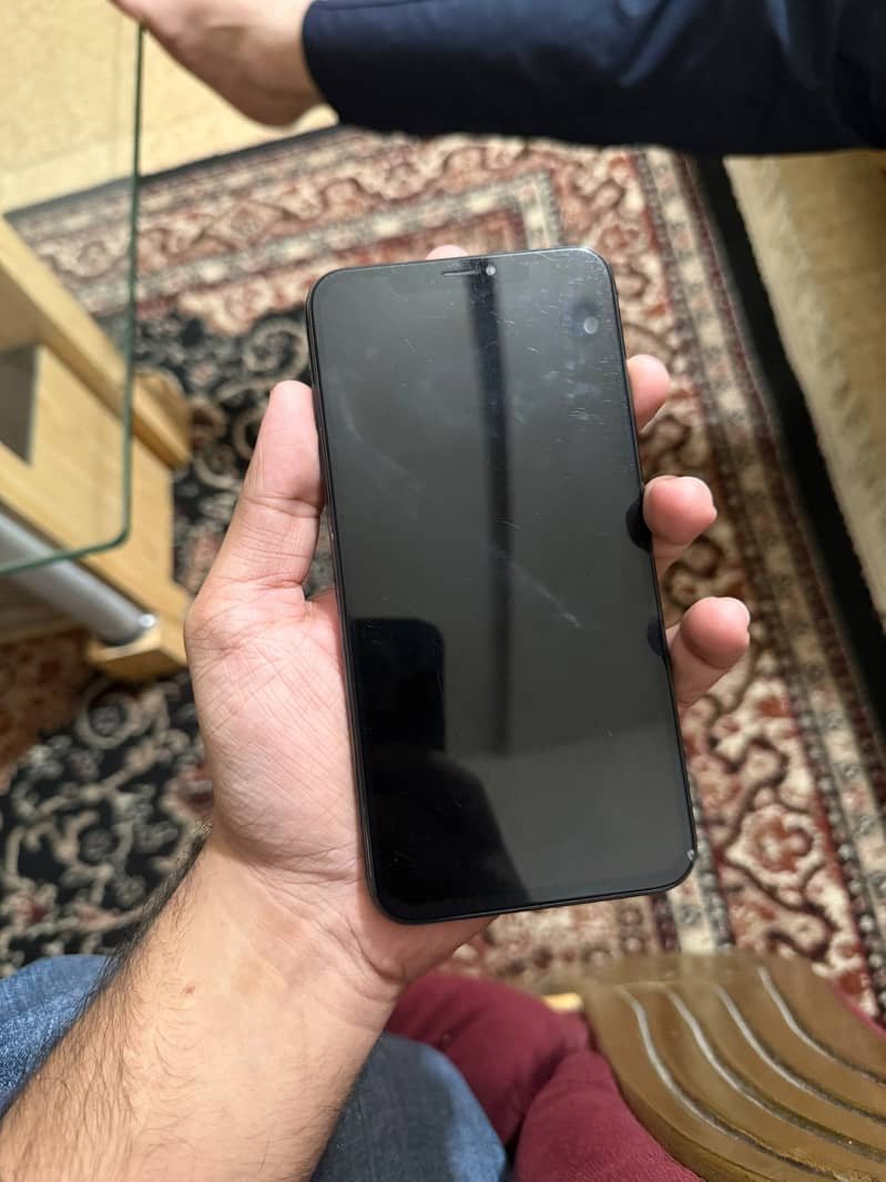 Apple iPhone XS Max 4