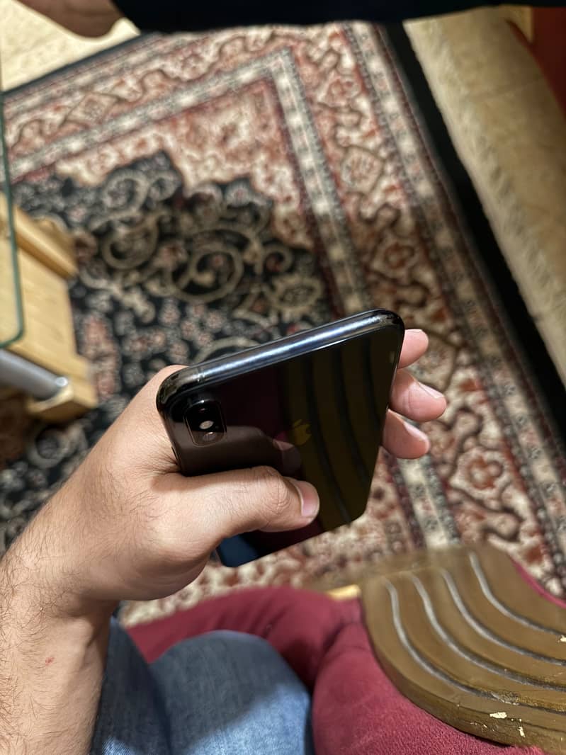 Apple iPhone XS Max 5