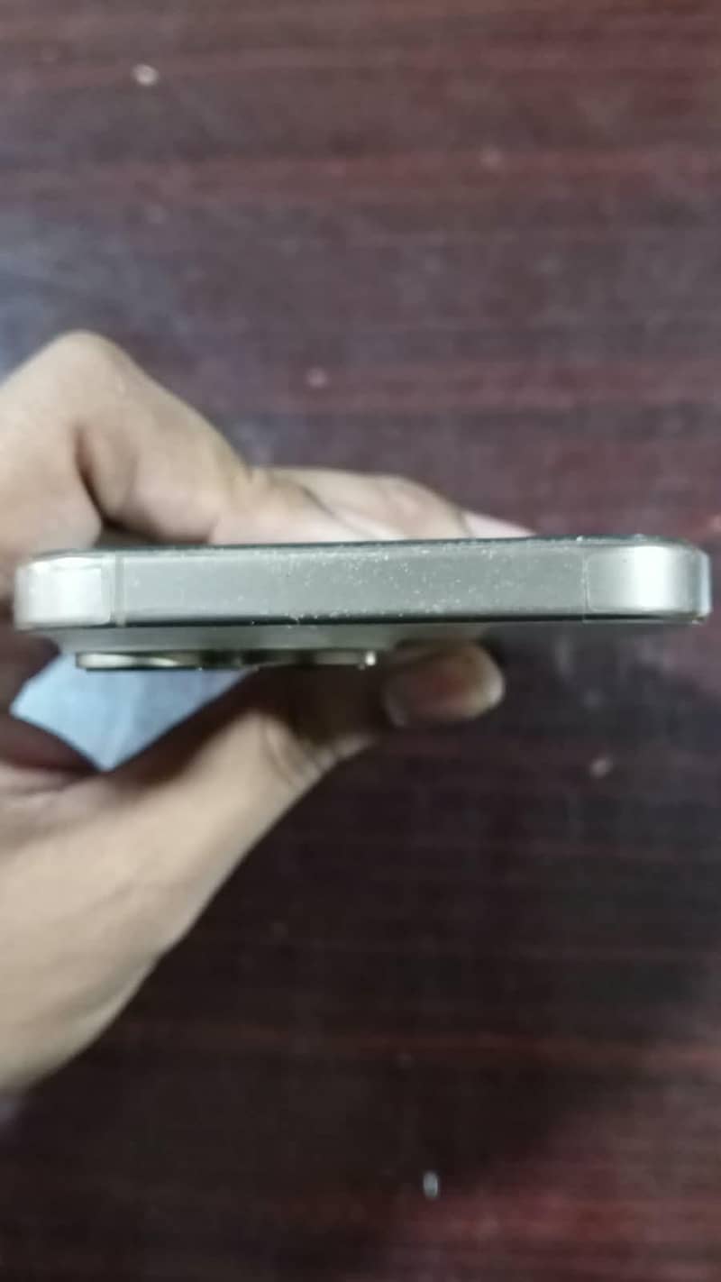 Apple iPhone 16 Pro Max 1