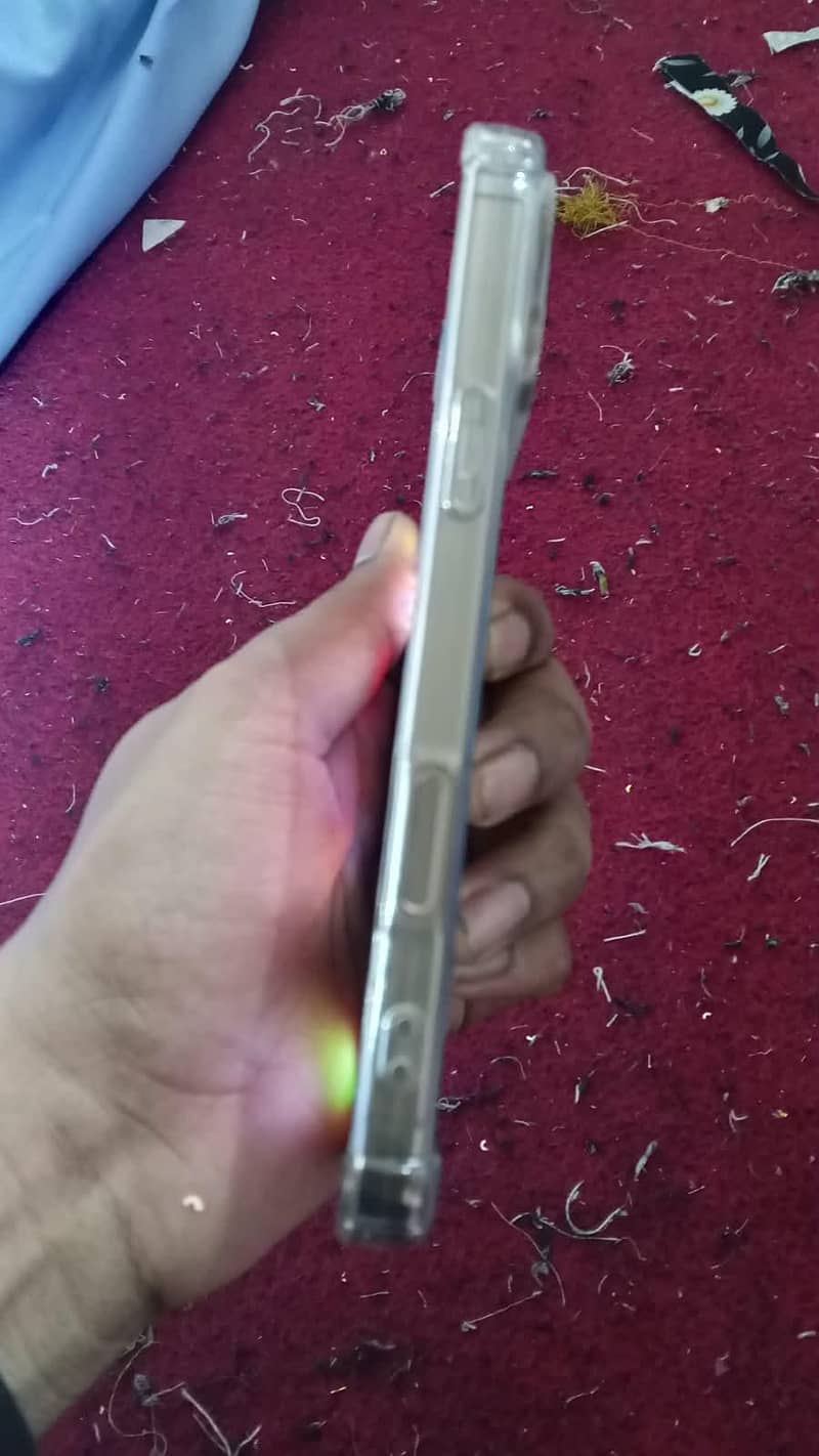 Apple iPhone 16 Pro Max 4