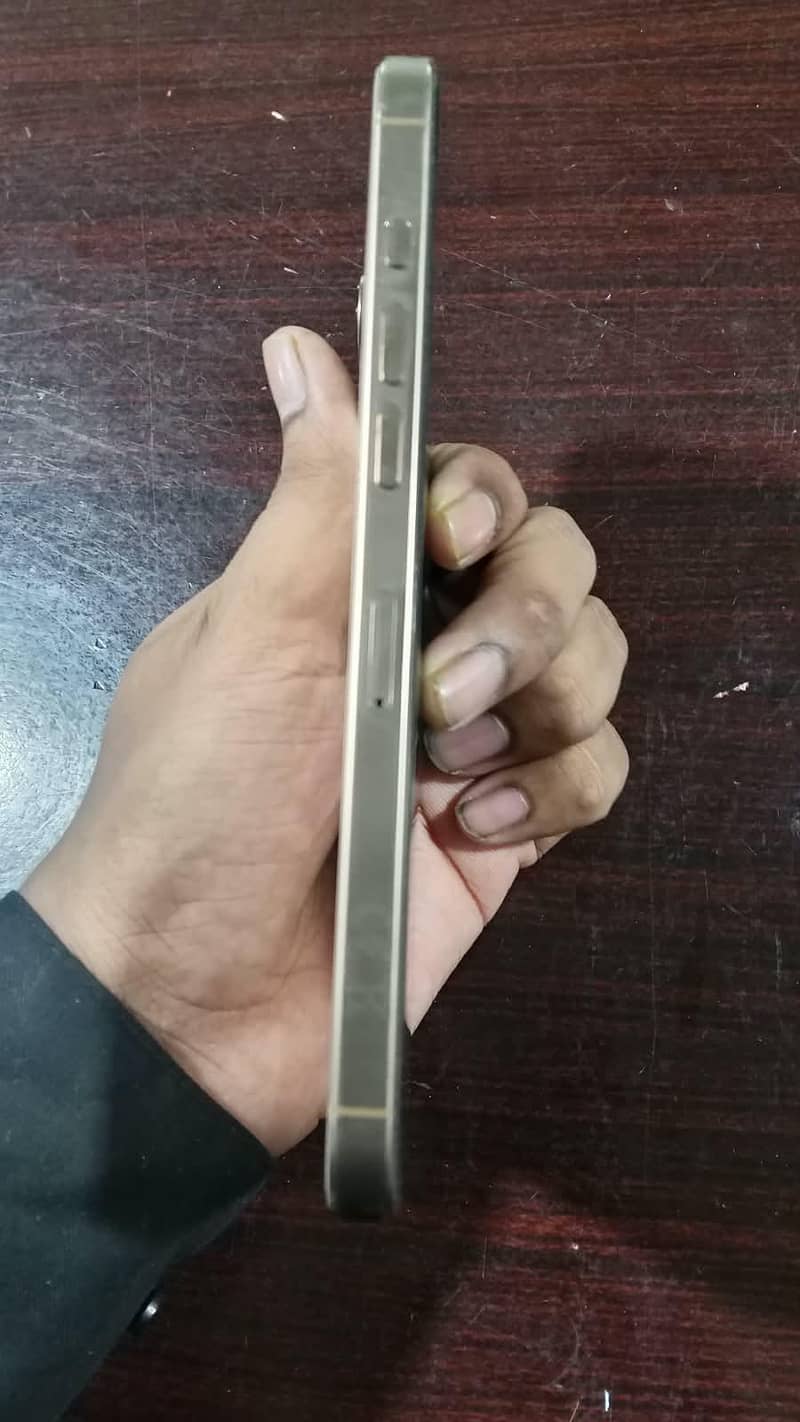 Apple iPhone 16 Pro Max 11