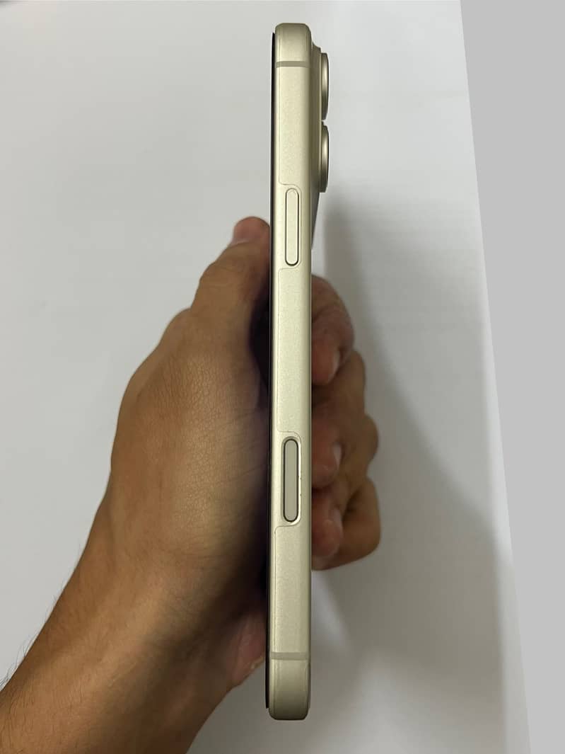 Apple iPhone 17 Pro Max 4