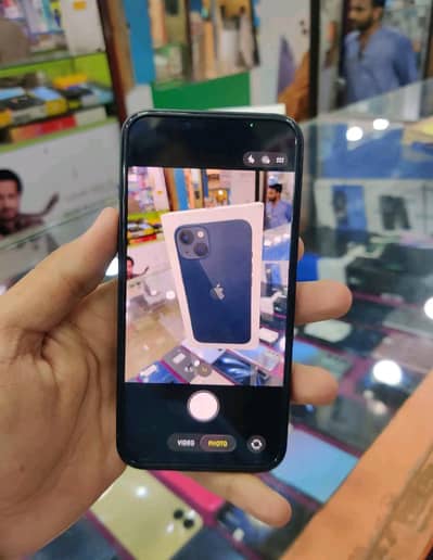 Apple iPhone 13