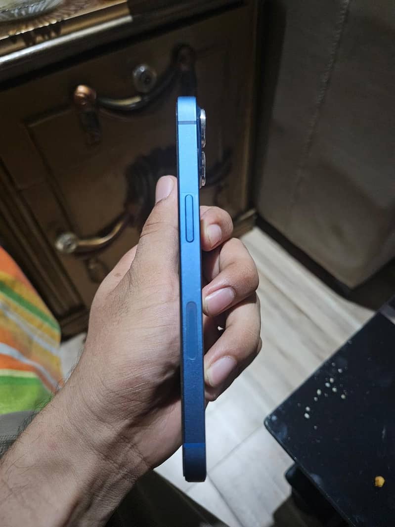 Apple iPhone 13 2