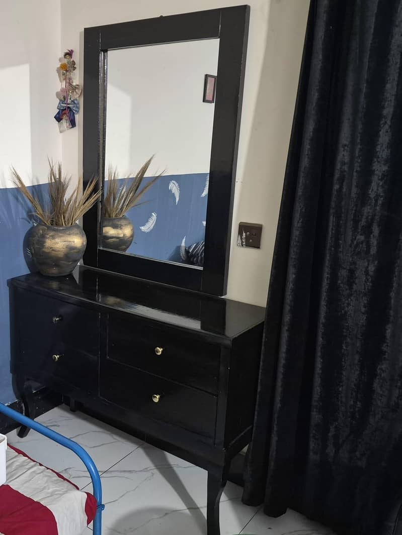 bedset . dressing and side tables 2