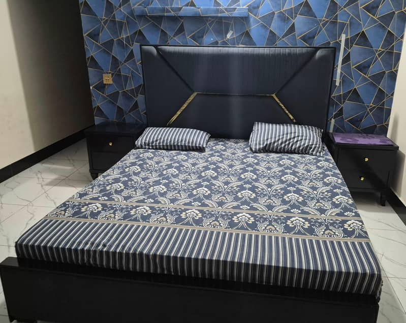 bedset . dressing and side tables 3