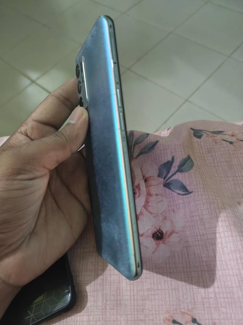OPPO Reno6 3