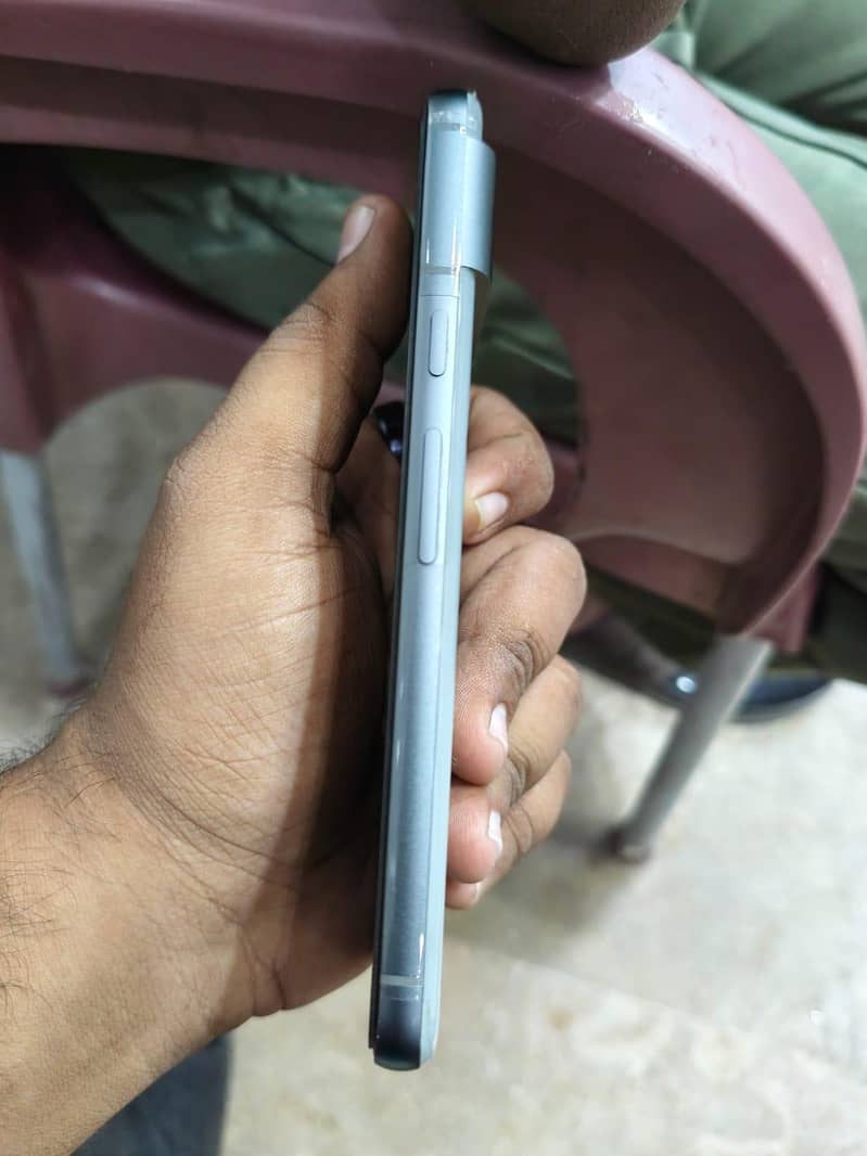 Google Pixel 8 4