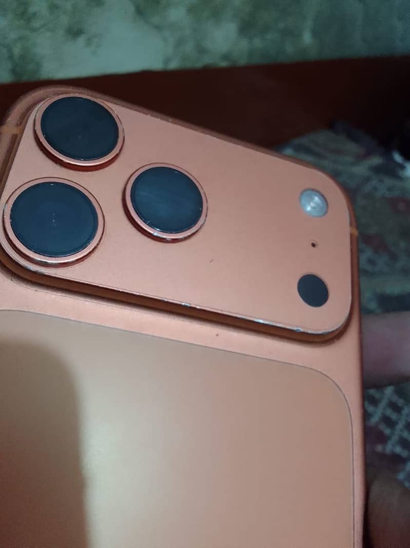 Apple iPhone 17 Pro Max 4