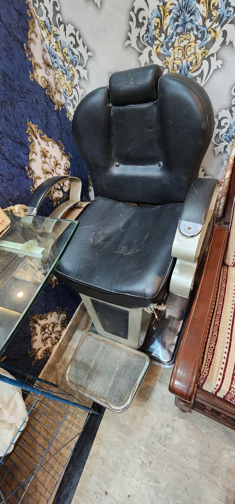 Saloon chairs 0