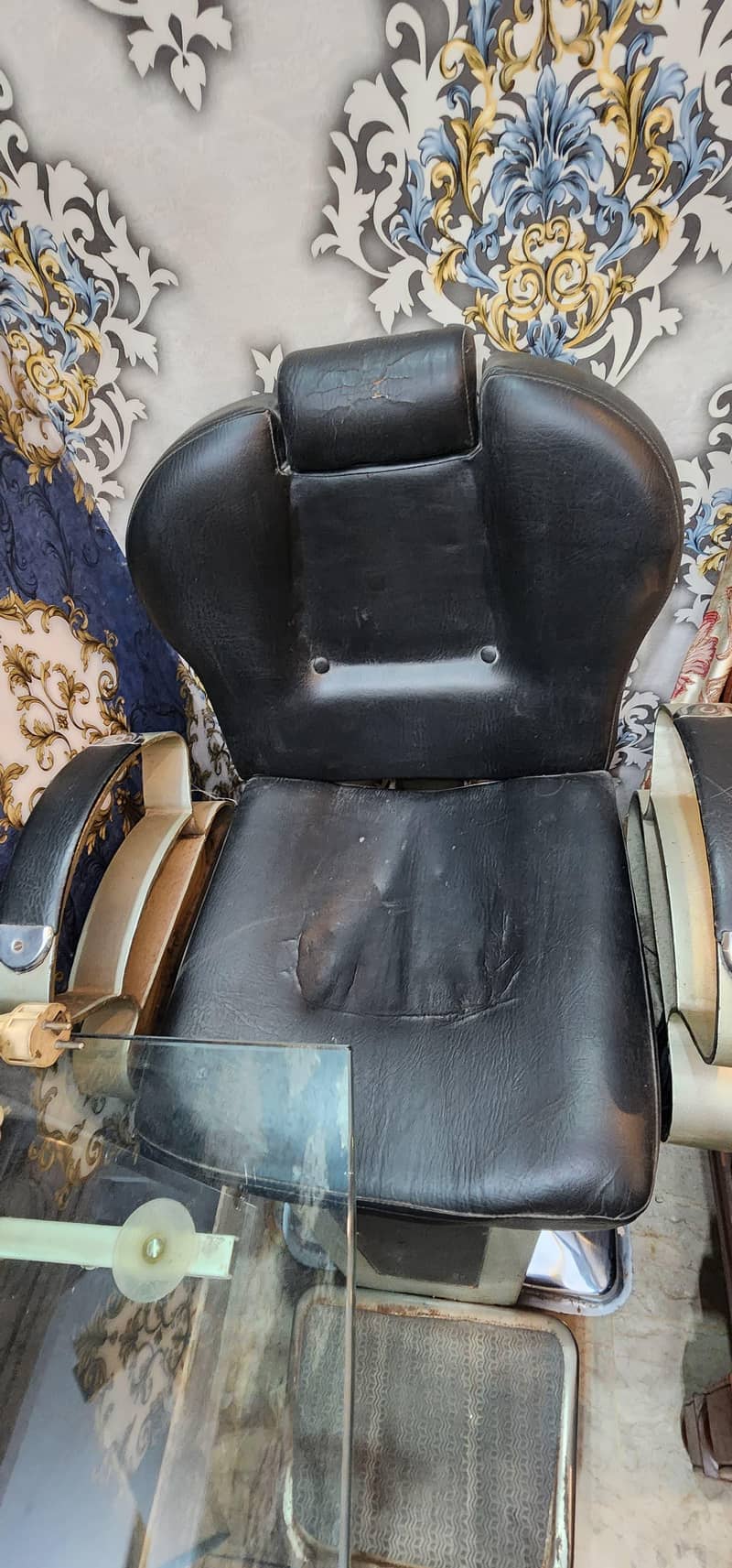 Saloon chairs 3