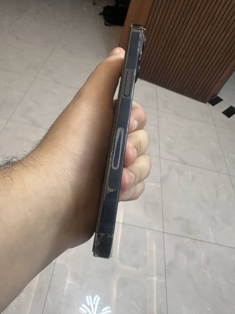 Apple iPhone 14 4