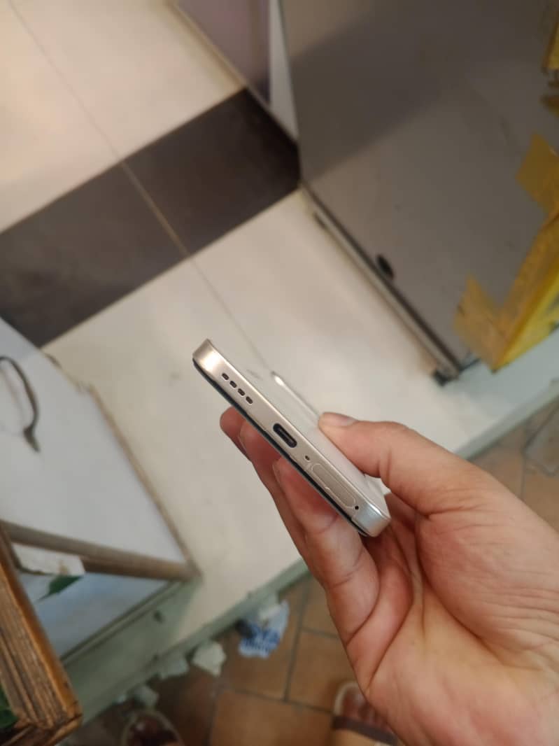 Realme 15t 3