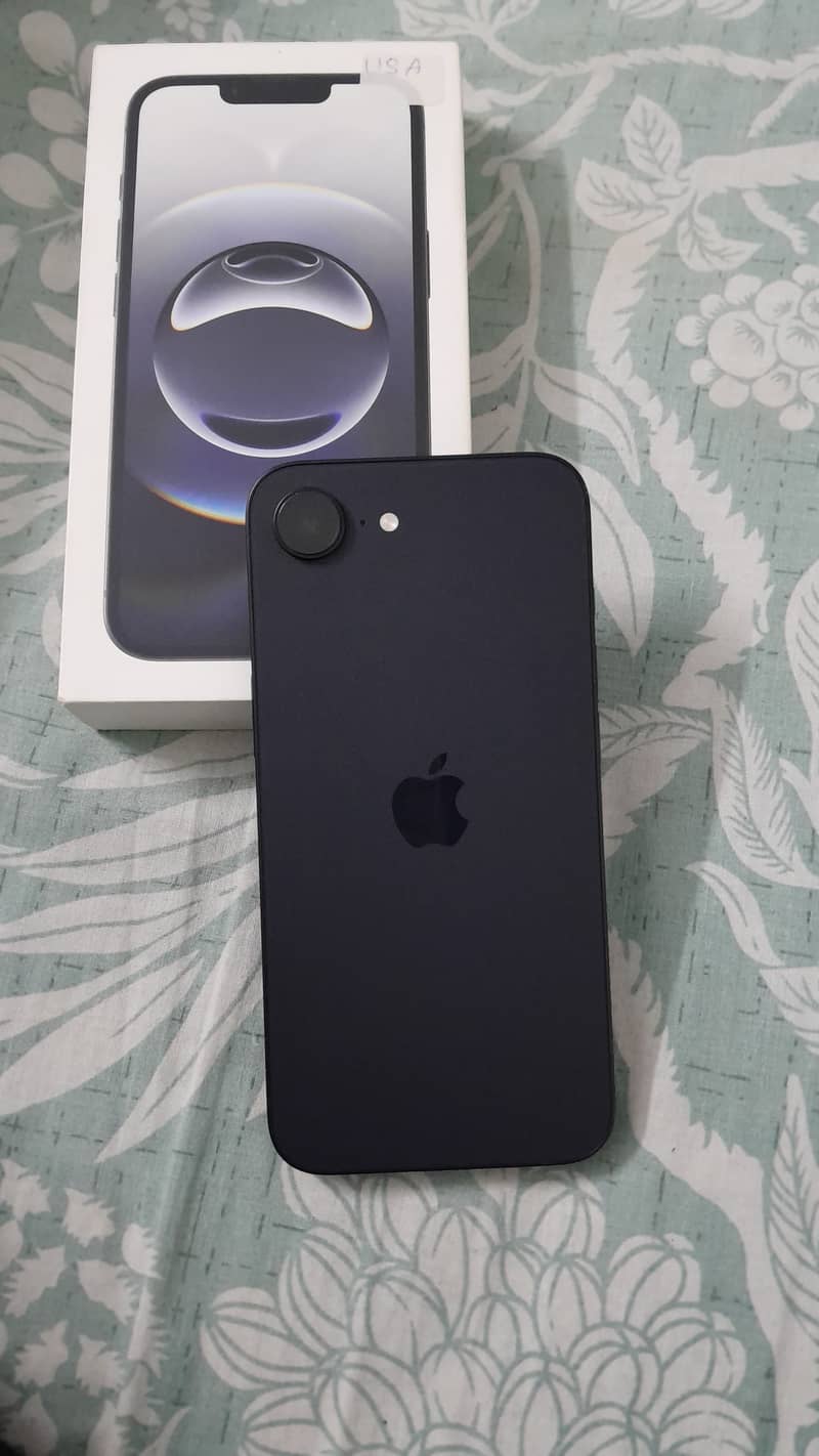 Apple iPhone 16e 0