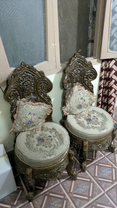A heavy looking bed complete room furniture set