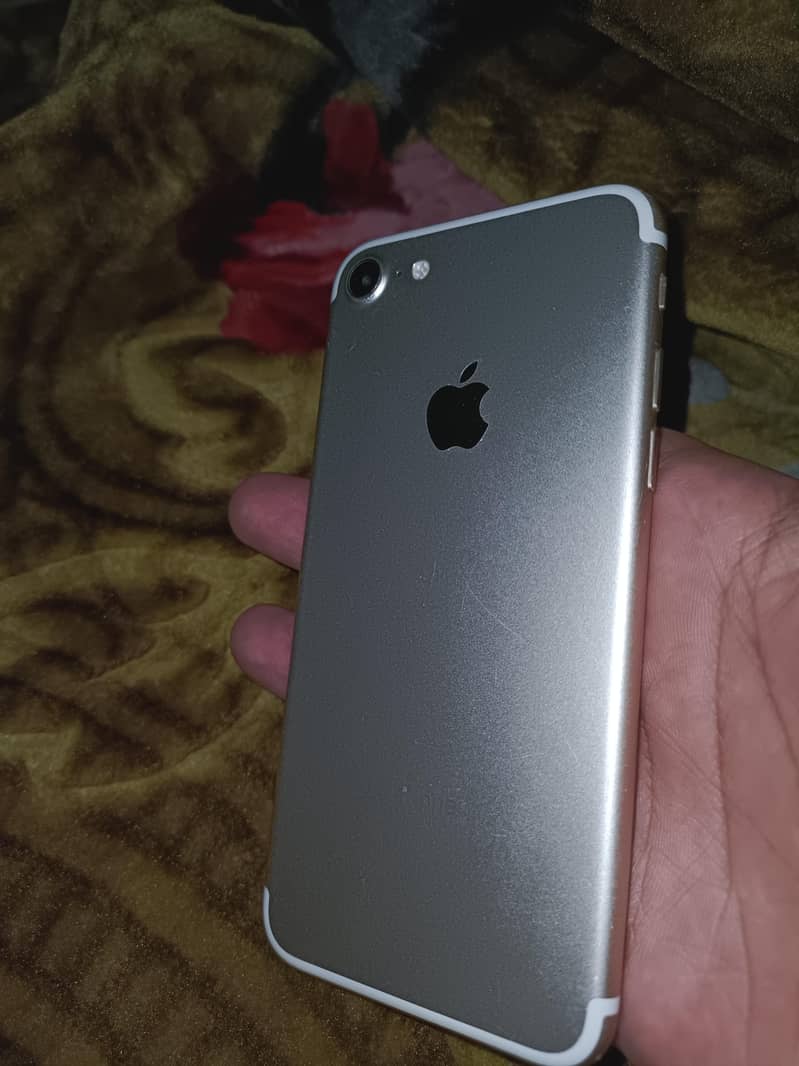 Apple iPhone 7 1