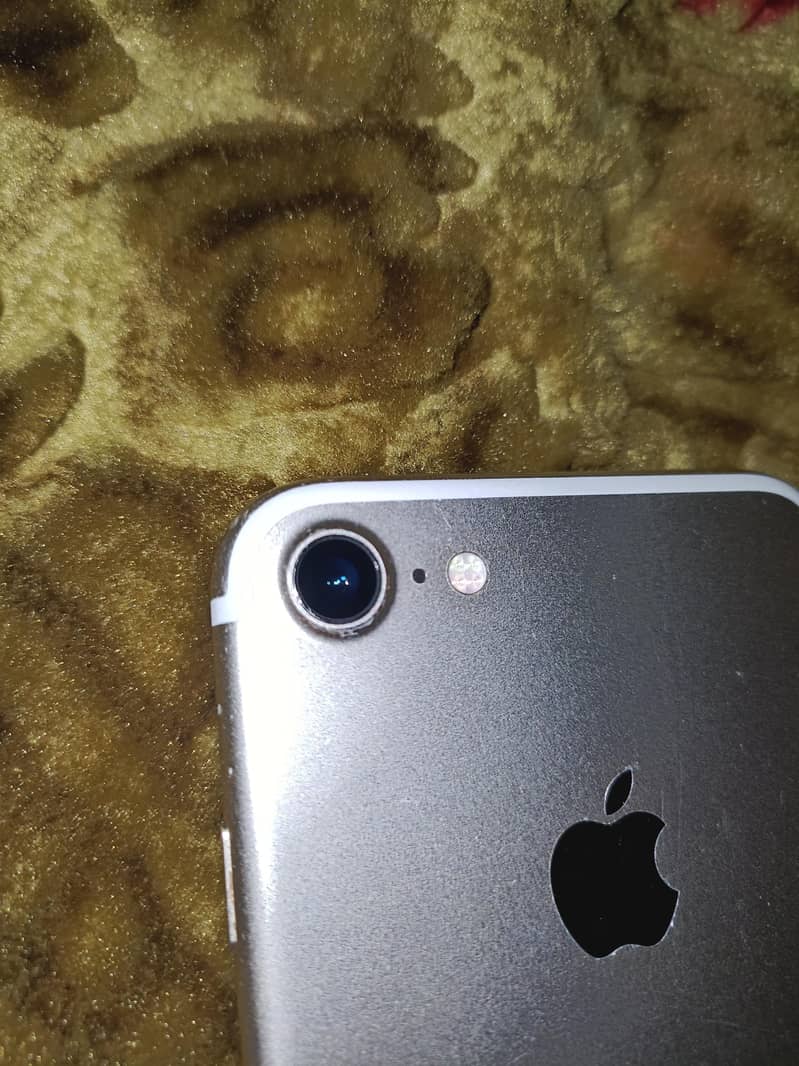 Apple iPhone 7 3
