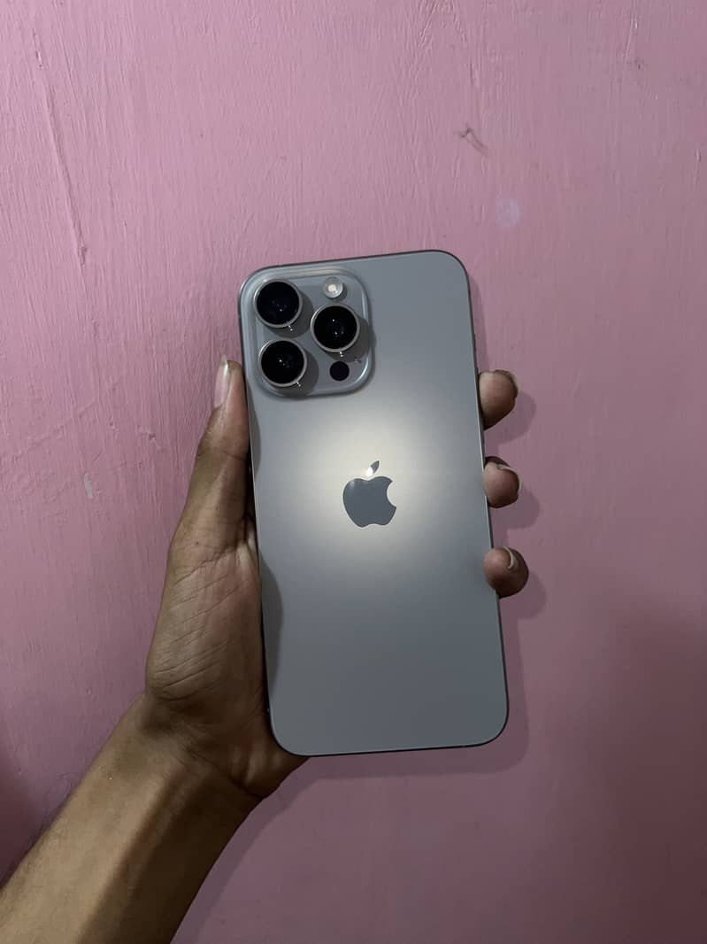 Apple iPhone 15 Pro Max 0