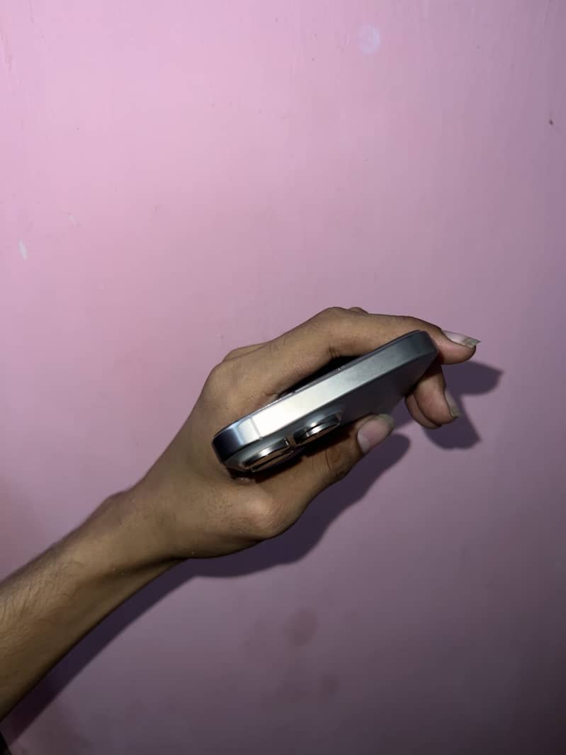 Apple iPhone 15 Pro Max 2