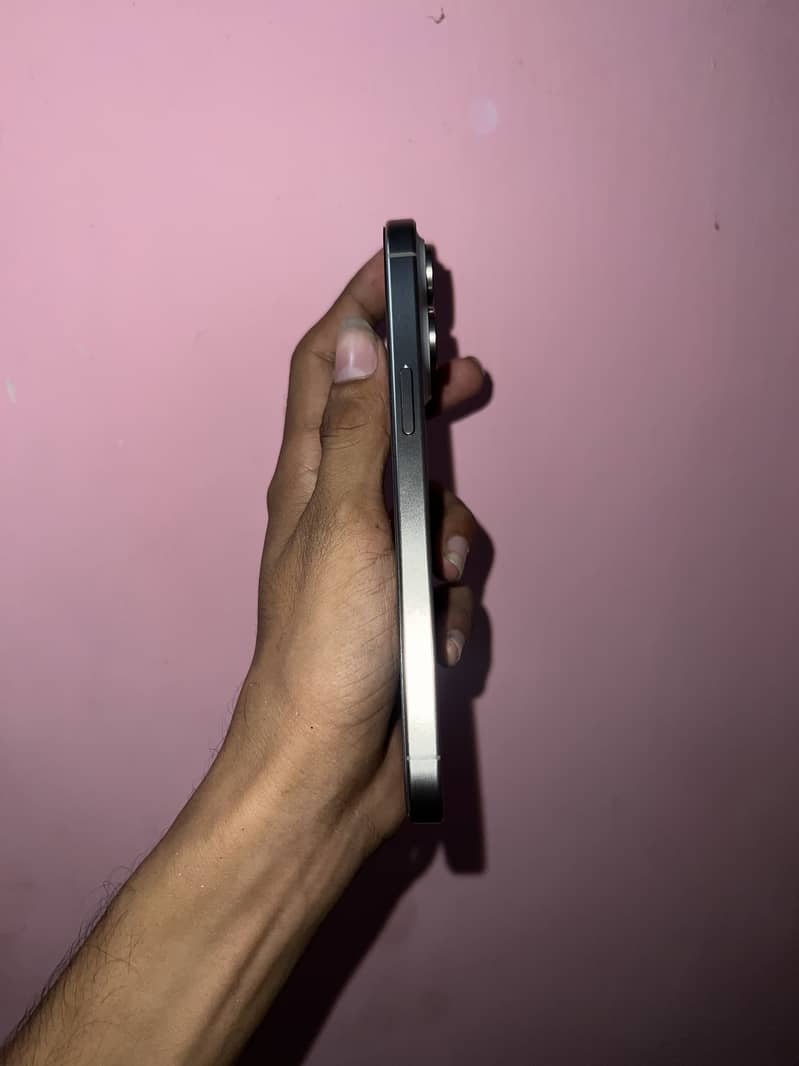 Apple iPhone 15 Pro Max 4