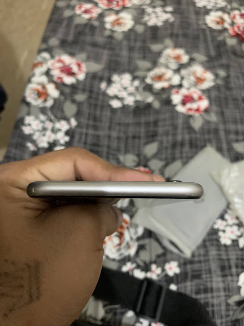Apple iPhone 6 Plus 4