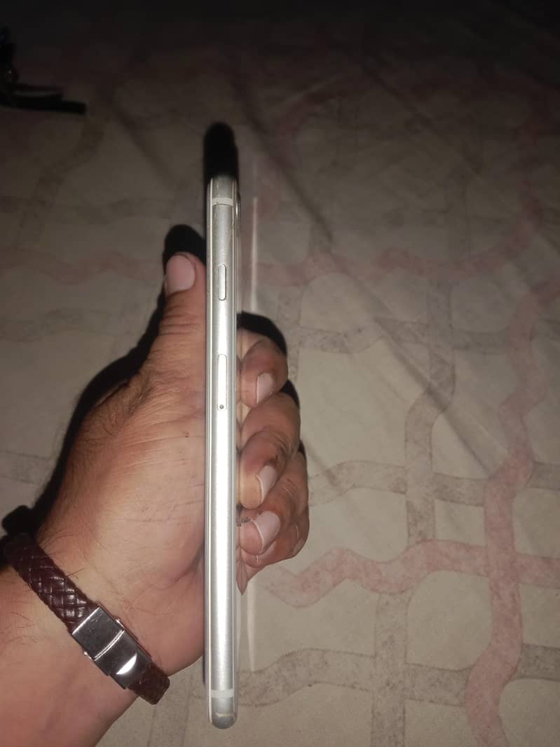 Apple iPhone 8 Plus 1