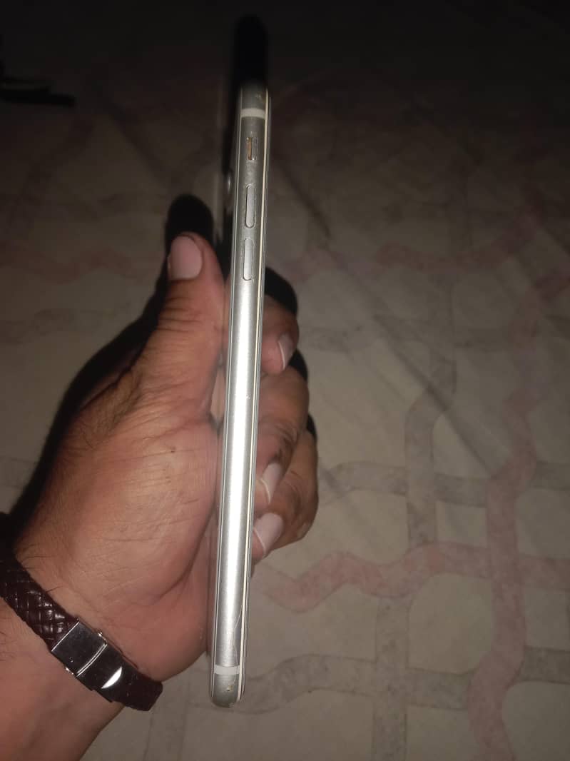 Apple iPhone 8 Plus 2