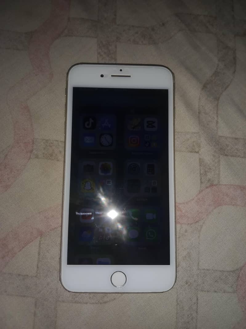 Apple iPhone 8 Plus 3