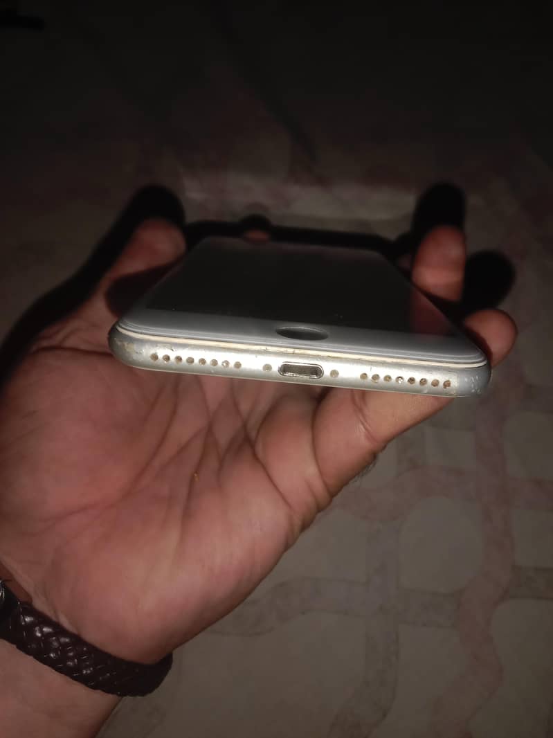 Apple iPhone 8 Plus 4