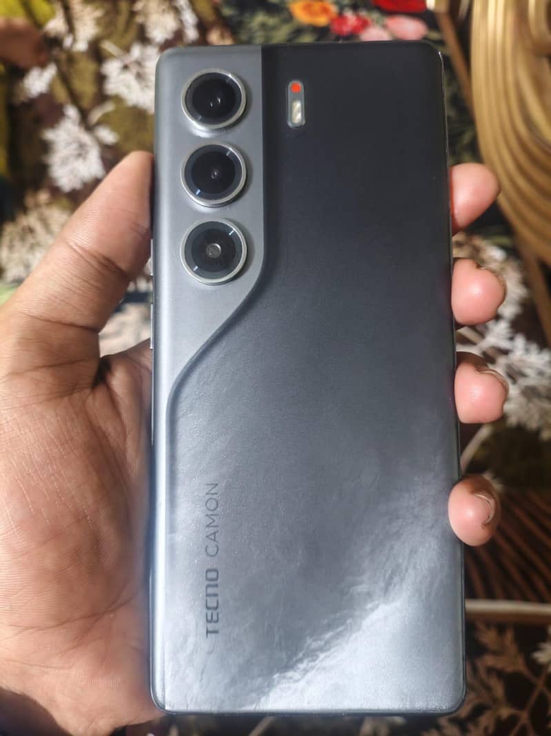 Tecno CAMON 40 Pro 0